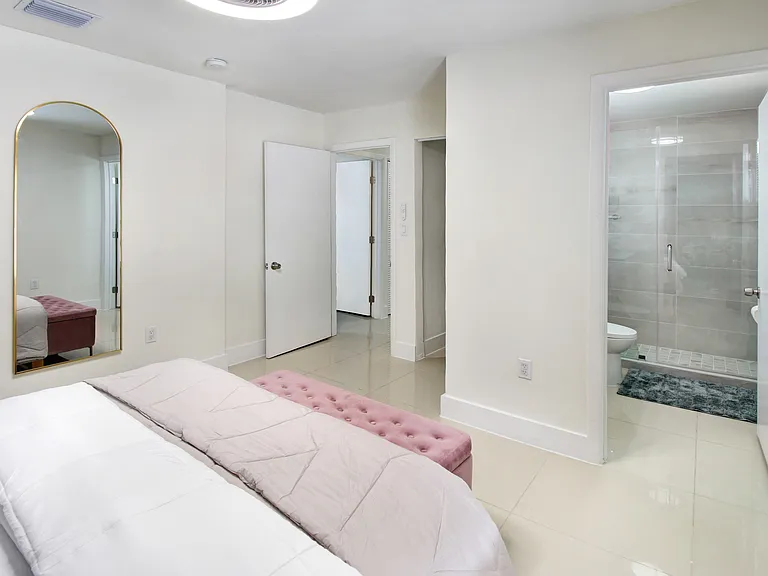 1352 NW 32nd St #1 — Photo 8