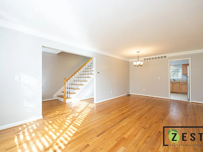 415 Fox Hills Dr N — Photo 5