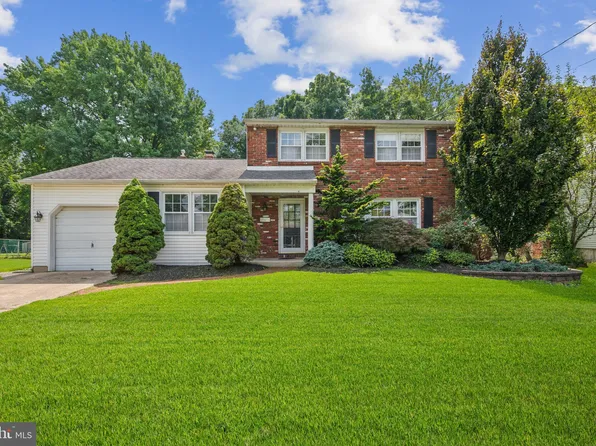 151 Schoolhouse Ln, Mount Laurel, NJ 08054
