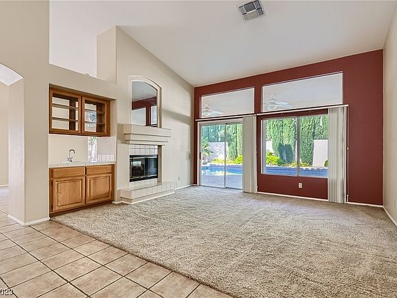5th image of 264 El Camino Verde St