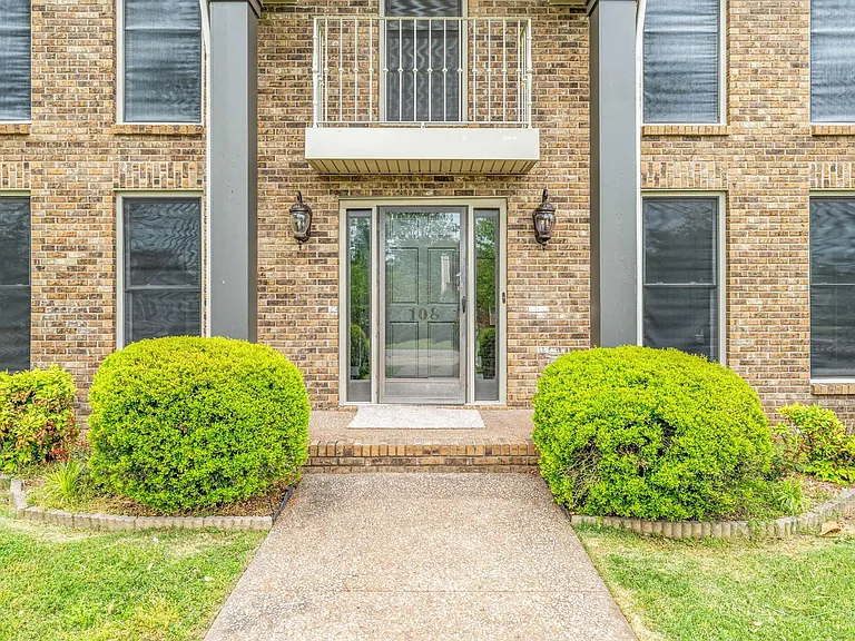 108 Rolling Meadow Dr — Photo 4