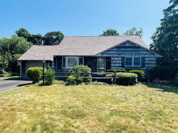 16 Washington Street, Sayville, NY 11782