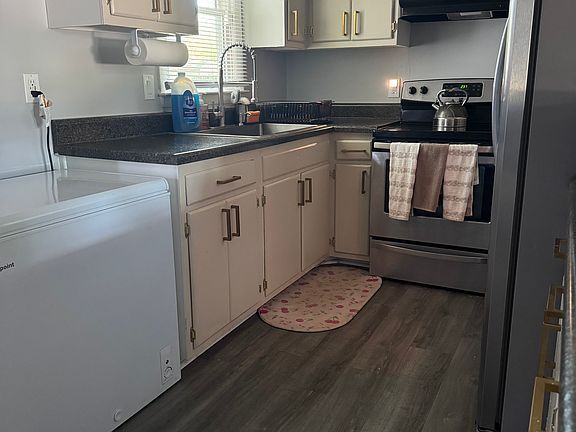 3rd image of 2221 Tolgate Rd