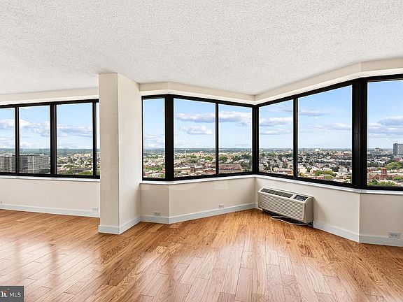3rd image of 2001 Hamilton St Penthouse P501