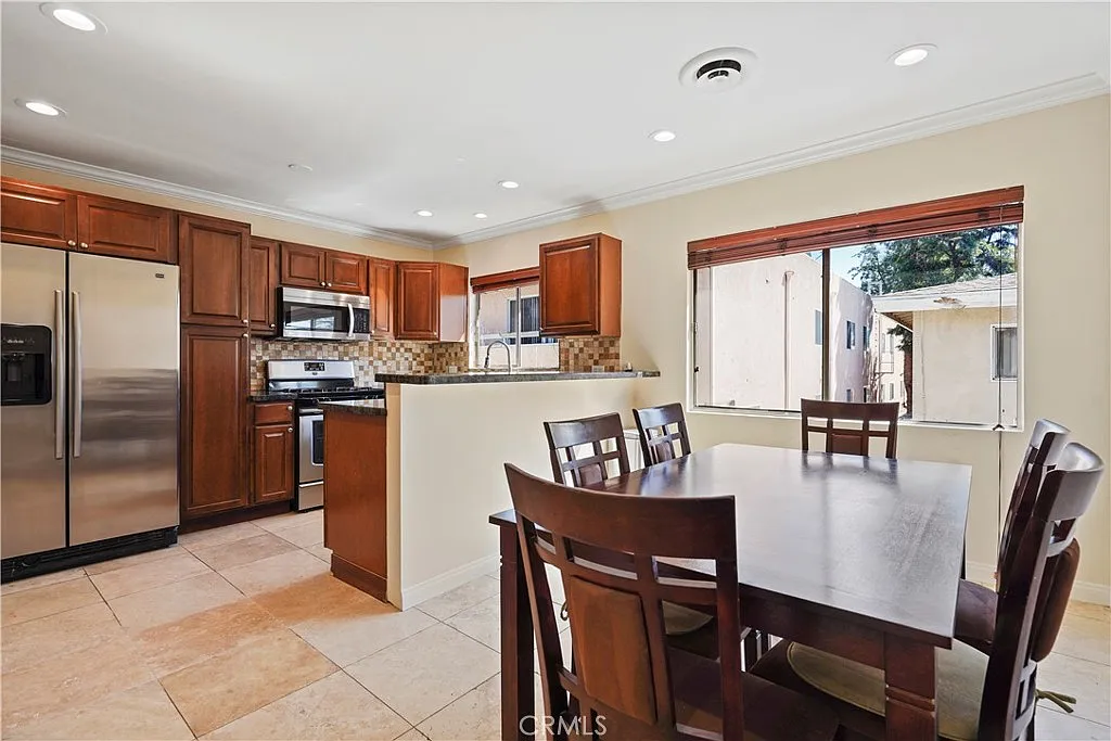 2 bed, 1071 sqft, $3,150 — Photo 4