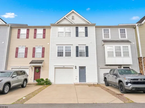 121 Pine Ln, Morgantown, WV 26508