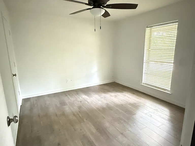 806 Kathrine Ct — Photo 5