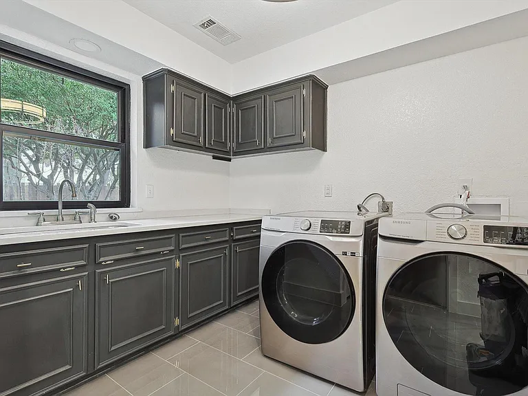 2420 Vista Glen Ln — Photo 43