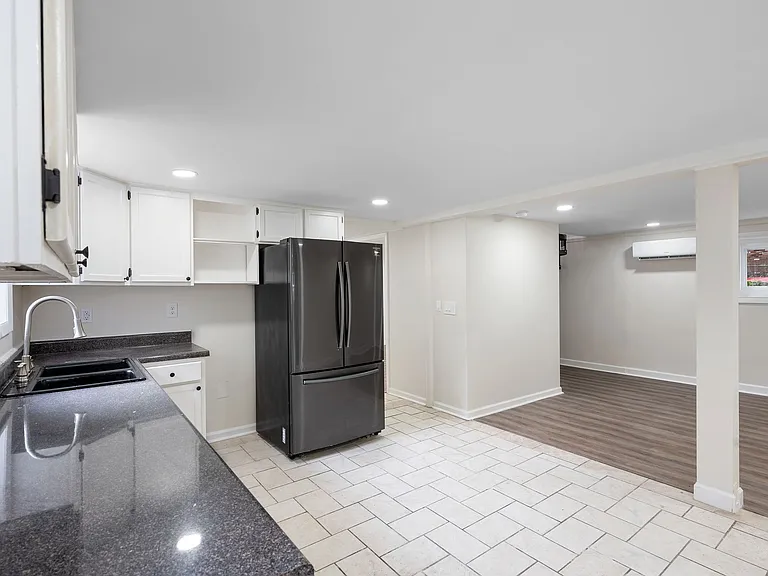 1036 Seymour Ave #B — Photo 16