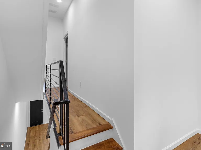 2516 W Master St — Photo 15