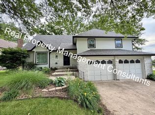 6300 Greenwood St, Shawnee, KS 66216