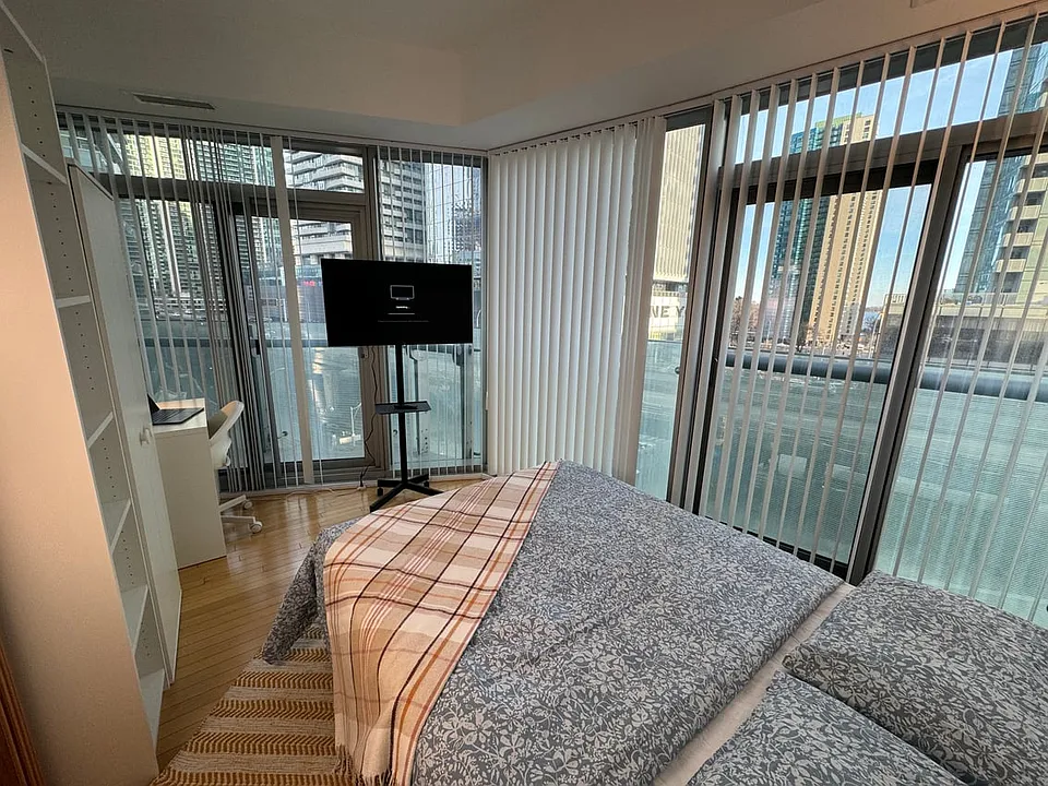 14 York St #902B