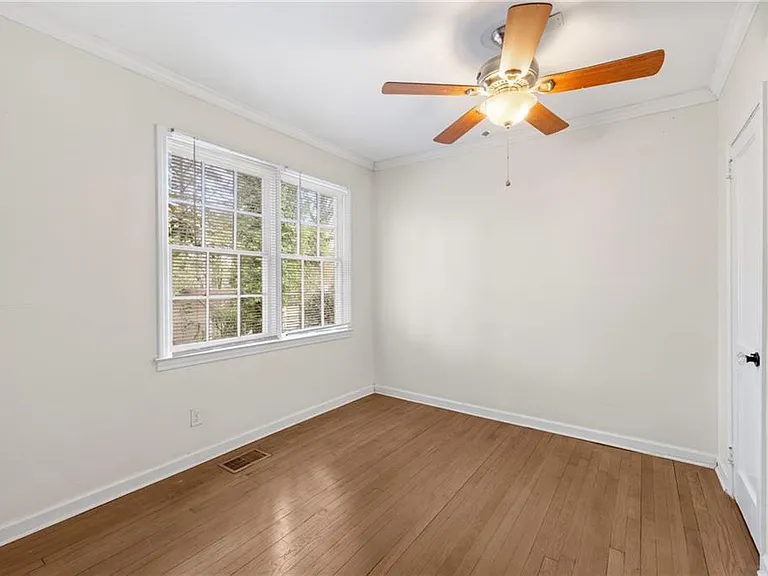 1649 Beecher St SW — Photo 18