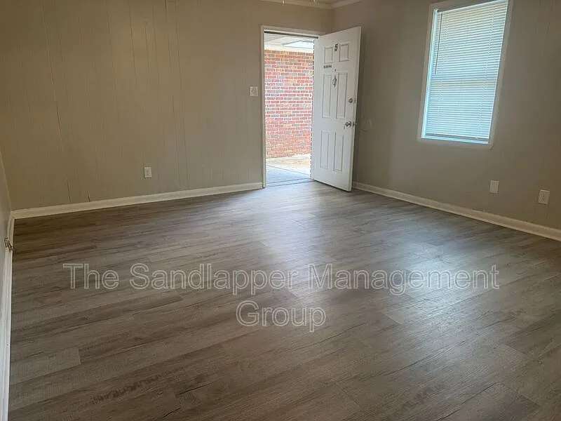 2 bed, 1.0 bath, 700 sqft, $1,600 — Photo 4
