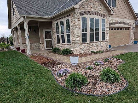 3rd image of 1009 E Cross Creek Pl