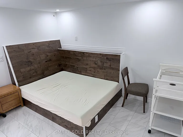 39 Glendower Cir #BASEMENT — Photo 6