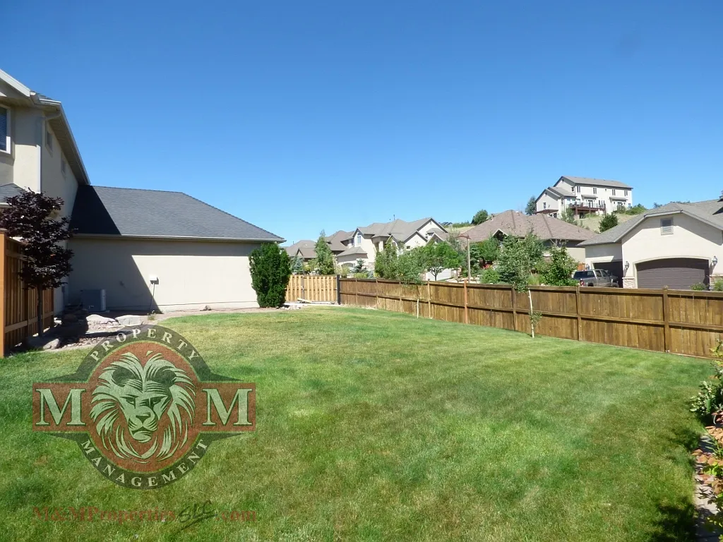 5 bed, 3256 sqft, $3,395 — Photo 2