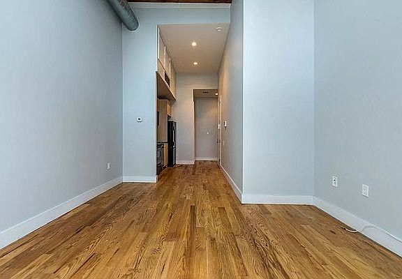 4th image of 75 Jefferson Ave #3R