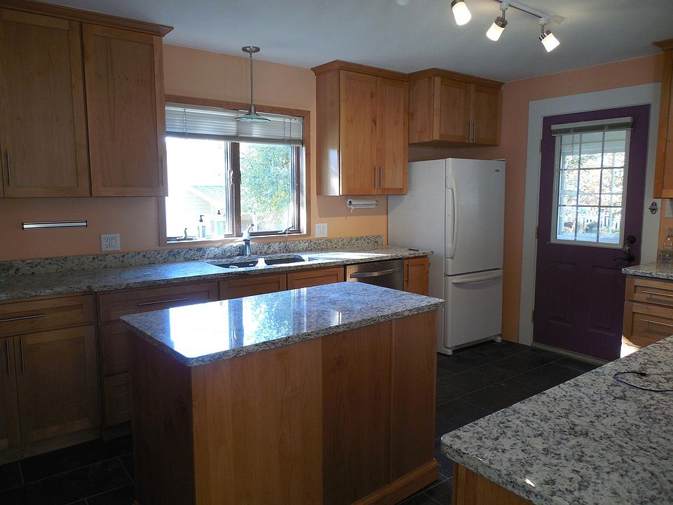 2nd image of 635 S 5th St W