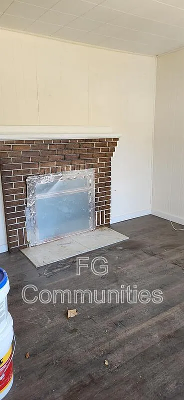 2 bed, 1.0 bath, 1988 sqft, $1,000 — Photo 4