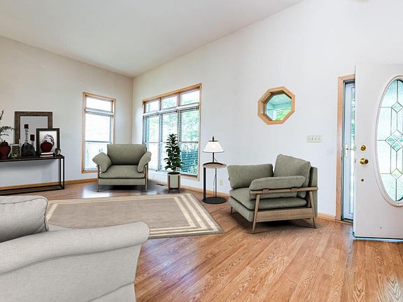 3rd image of 411 E Trillium Cir