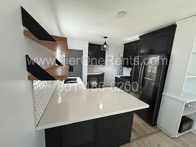 556 S Navajo St — Photo 6