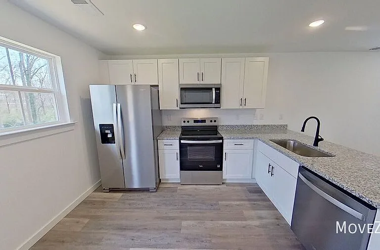 275 Vanderbilt Rd — Photo 2