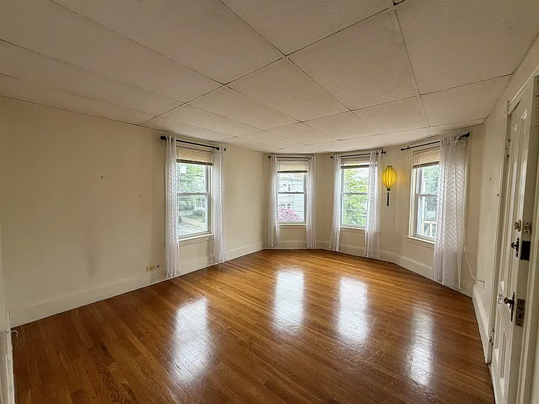 32 Claremon St — Photo 6