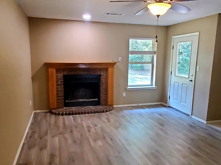 2406 Linda Ct — Photo 5
