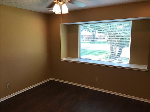 4th image of 1707 Magnolia Ln