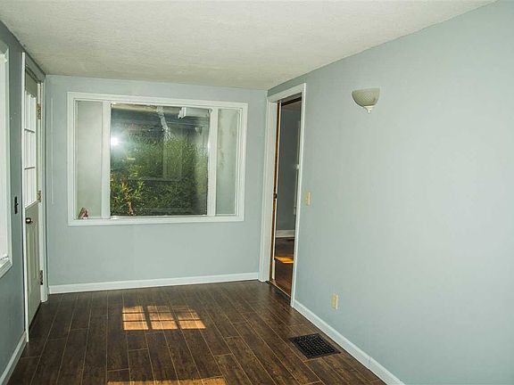 4th image of 1420 Hart St