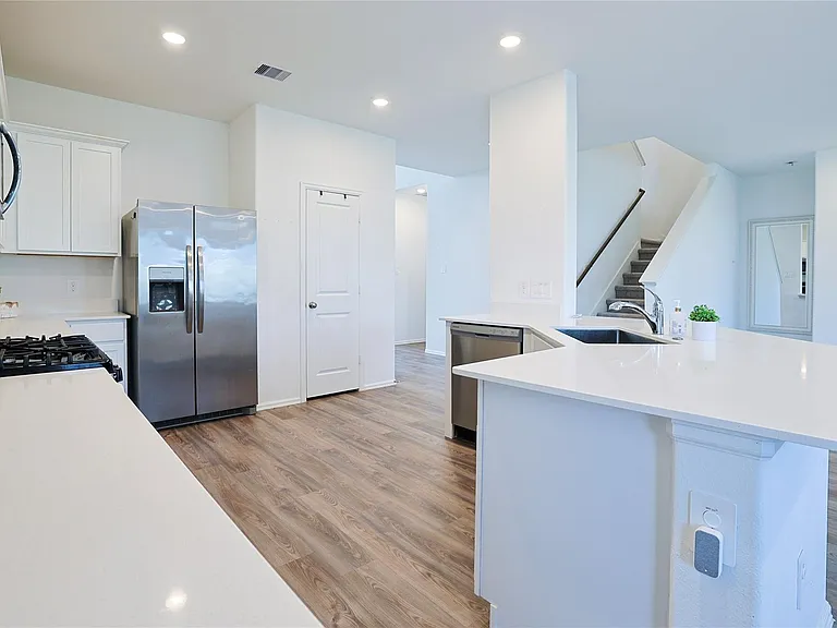 202 Augustine Way — Photo 8