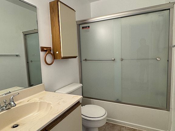 4th image of 208 Finley Forest Dr #208
