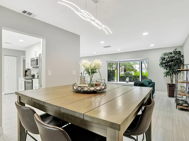 1035 NW 5th Ave — Photo 10