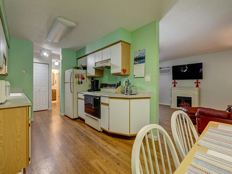 4440 S Poplar St #104 — Photo 13