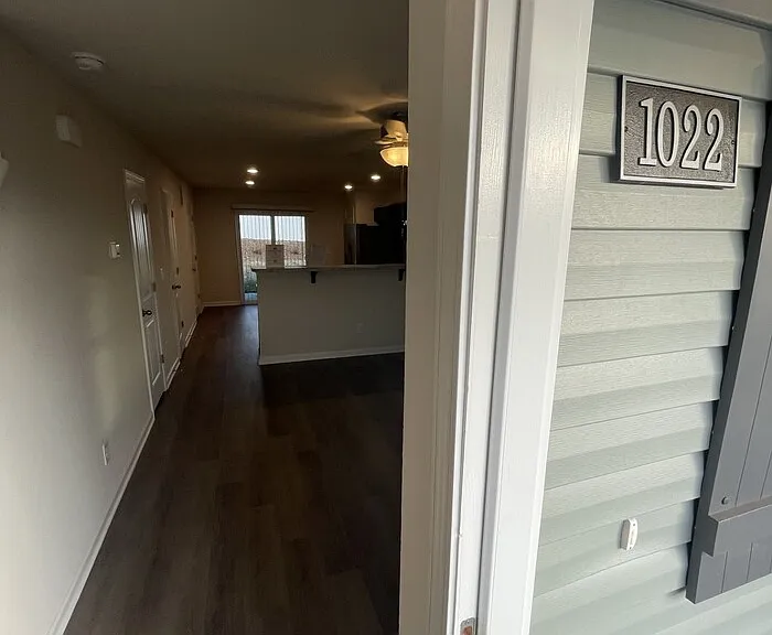 1022 Peony Ln — Photo 2