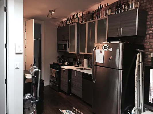 Rented by Premier Metro Realty Corp | media 32