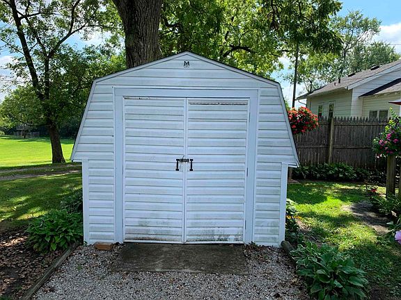2nd image of 3208 E Grays Ct