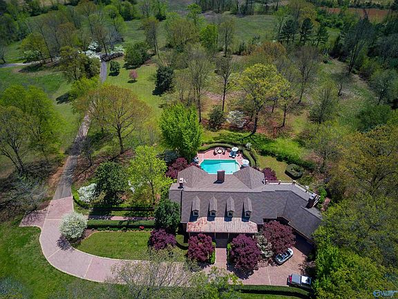 5th image of 300 Berry Hollow Rd