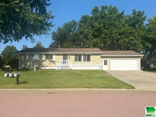 1001 Aurora St, Boyden, IA 51234