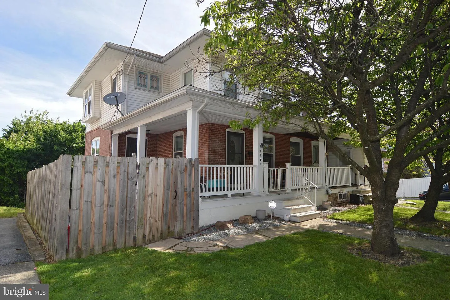 2427 Fairview Ave photo 1