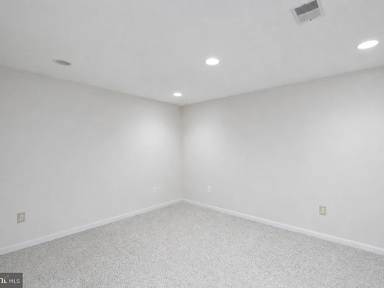 3940 Kathryn Jean Ct — Photo 38