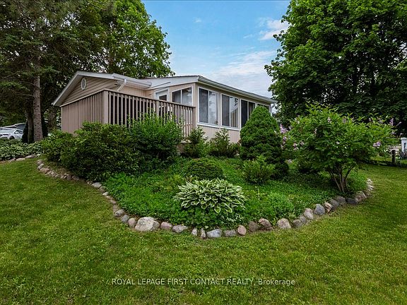 3rd image of 11 Hawthorne Dr