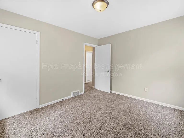 2121 Euclid St — Photo 12