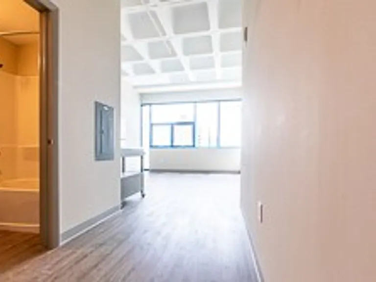 735 W Wisconsin Ave — Photo 19