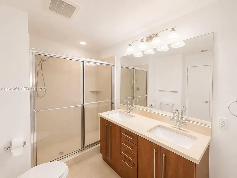 1111 SW 1st Ave #1716 — Photo 4