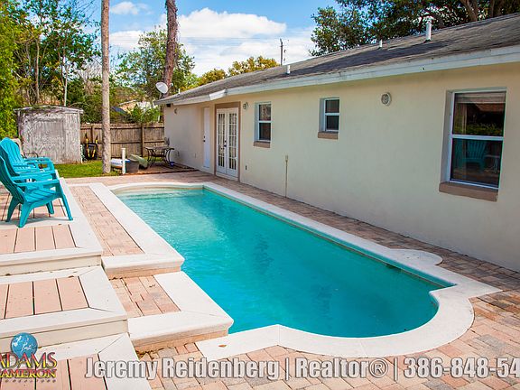 4th image of 76 Broadmoor Cir