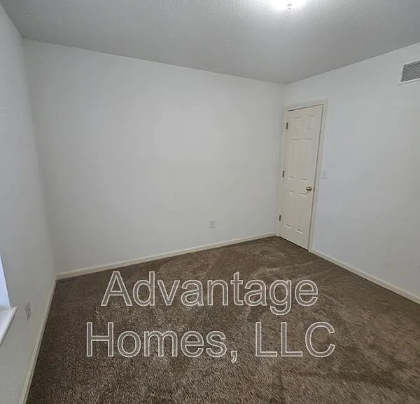 801 Johnson Cir #B — Photo 5