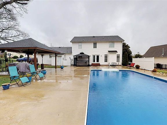 2nd image of 259 Powhatan Dr NE