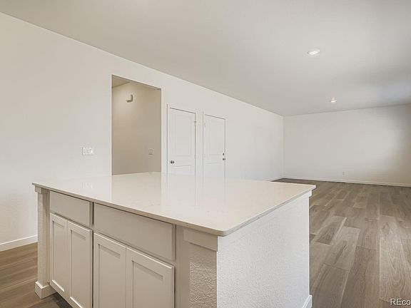 4th image of 15264 Milwaukee Street